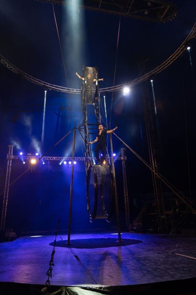 Rodrigo Gomez inside the spinning wheel, Le Cirque Amar.