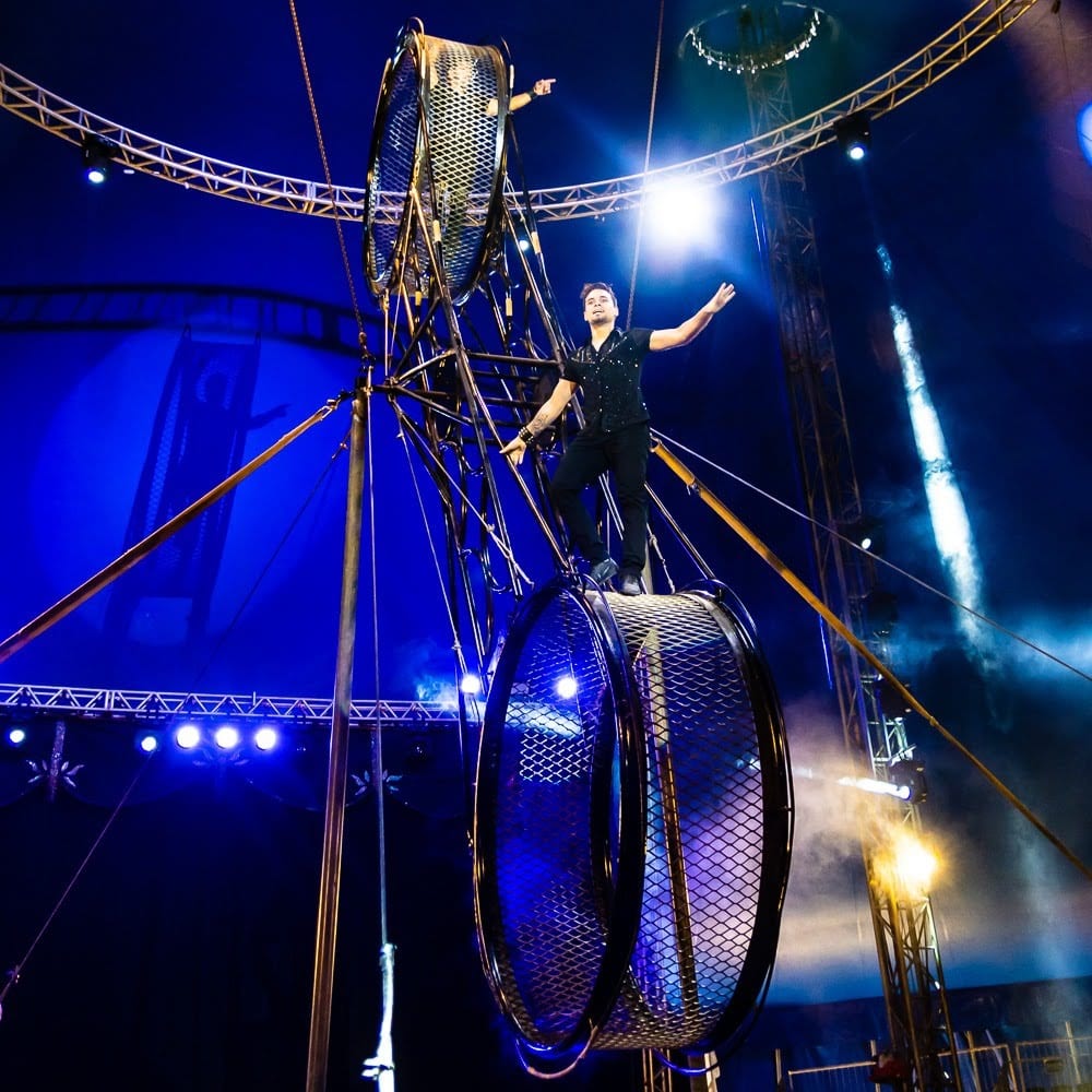 Rodrigo Gomez on the wheel mid-act, Le Cirque Amar.
