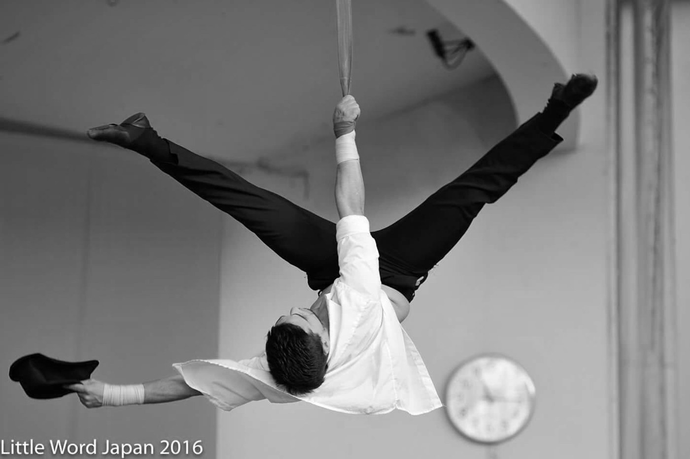 Rodrigo Gomez inverted in aerial straps, Little World, Japan, 2016.